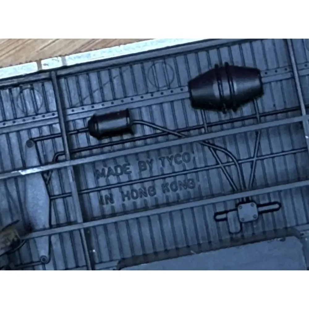 Golden Eagle caboose HO scale railroad car Tyco‎